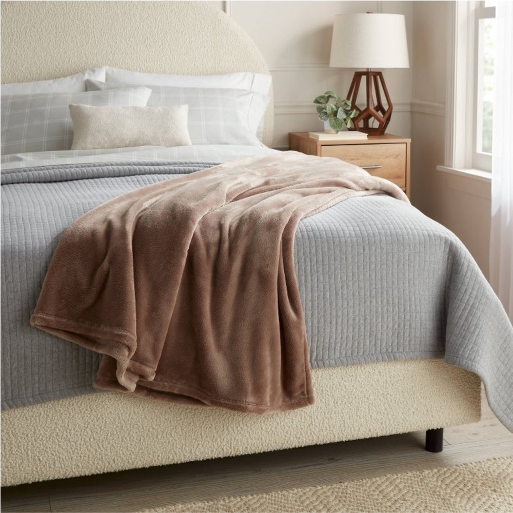 THRESHOLD NEW microplush blanket -brown -full/queen